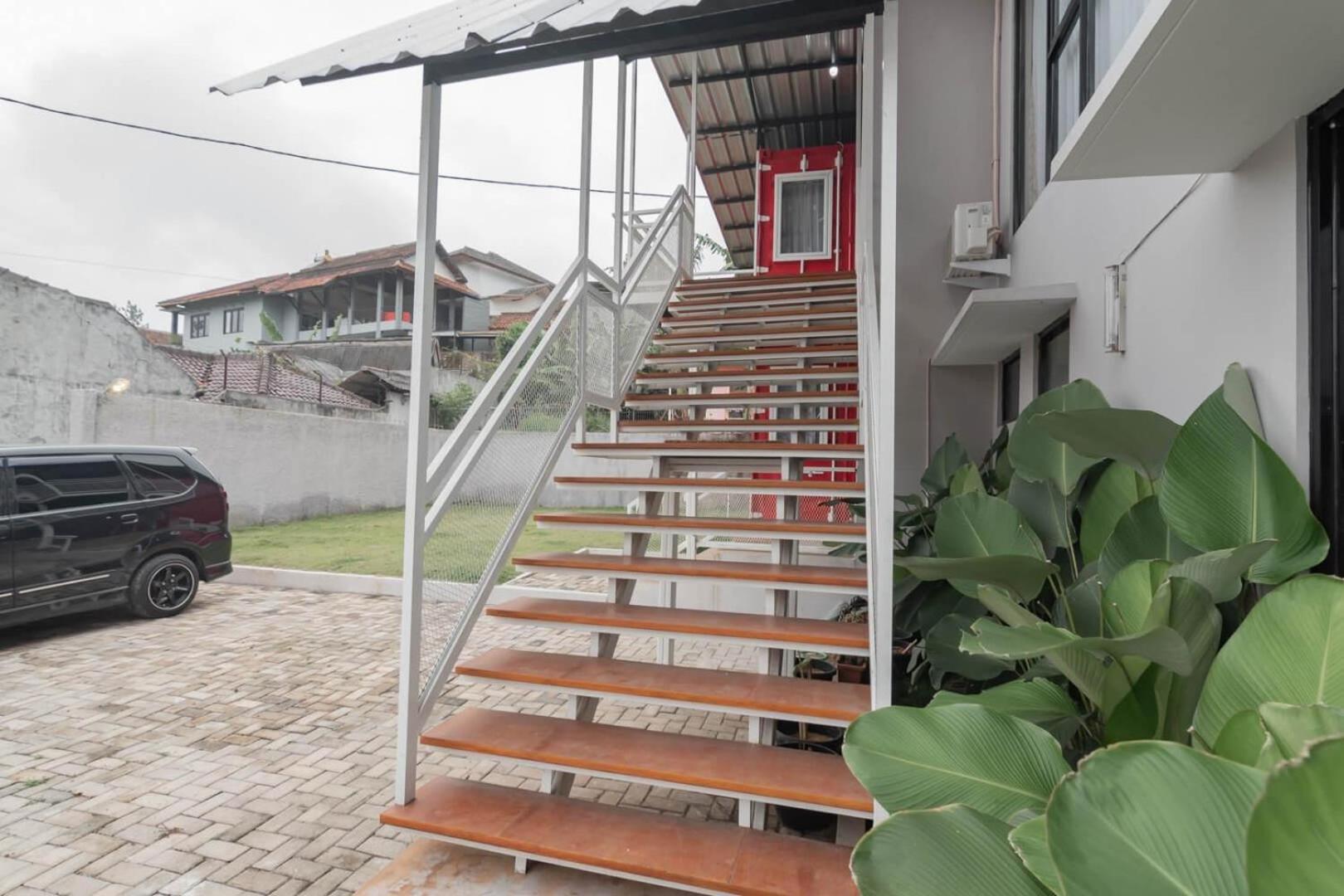 Reddoorz Plus Near Lembang Park & Zoo Εξωτερικό φωτογραφία
